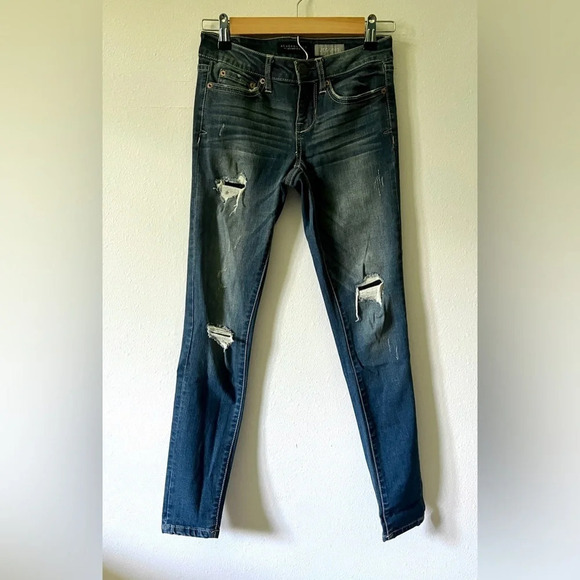 Aeropostale Semi-Distressed Denim Jegging - 00REG - Picture 2 of 4